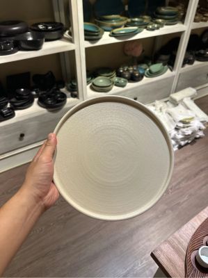 Dĩa tròn vành đứng 26cm Màu Be